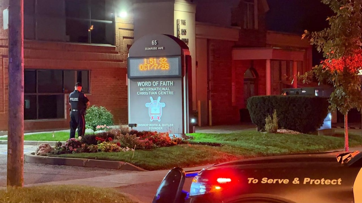 Drapeaux israéliens brûlés à Toronto : un homme de 29 ans arrêté et inculpé