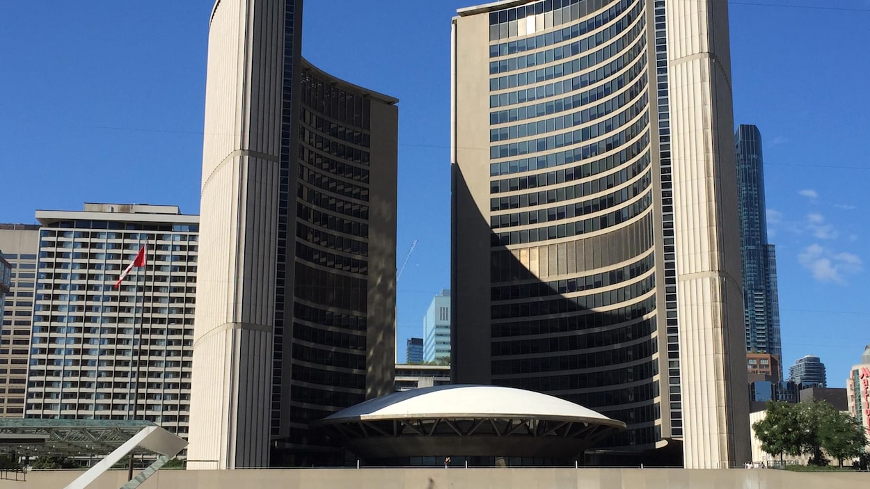 L'hôtel de ville de Toronto.