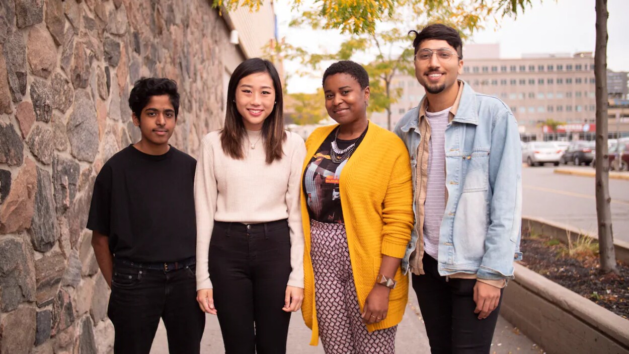De gauche à droite: Anika Tabovaradan, Brenda Luu, Joanna Prescod et Sampreeth Rao.