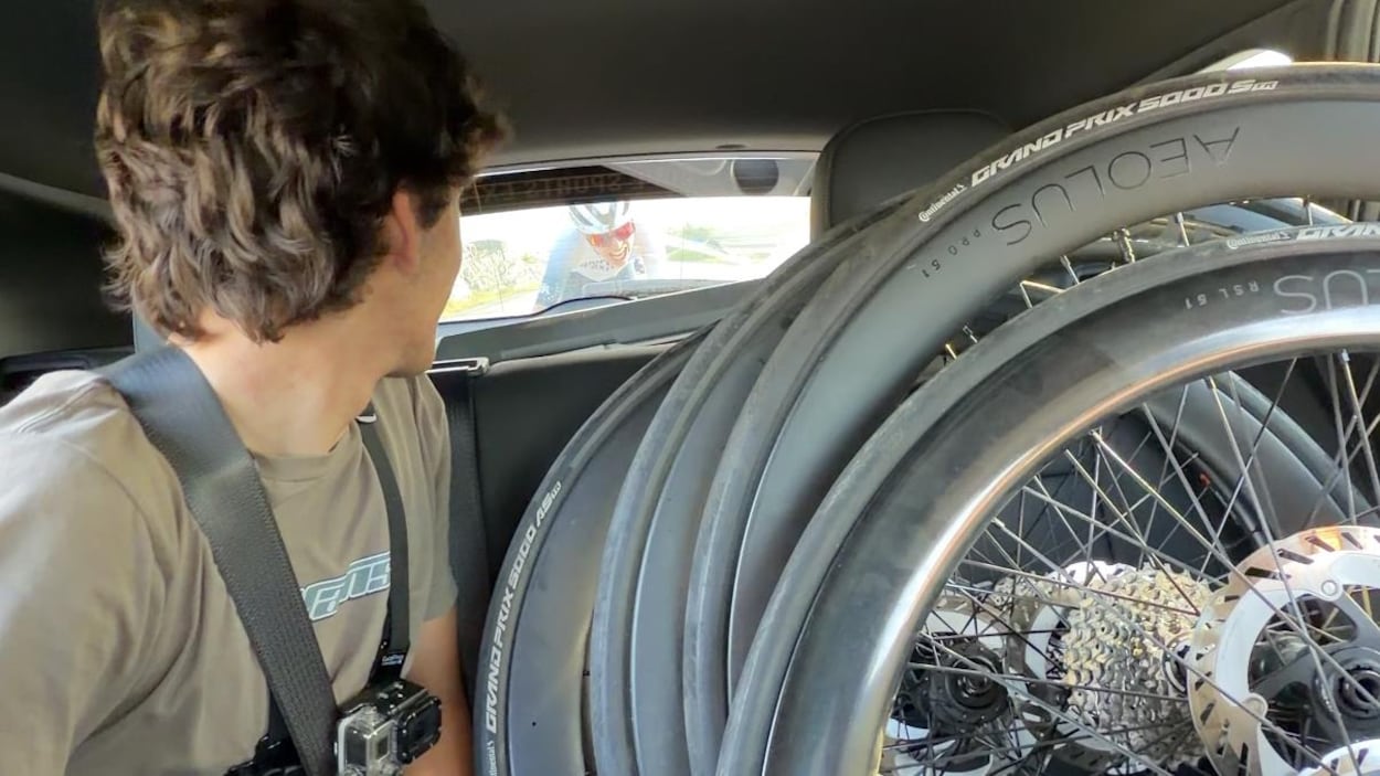 Au cœur de l'action d'une étape du Tour de l'Abitibi
