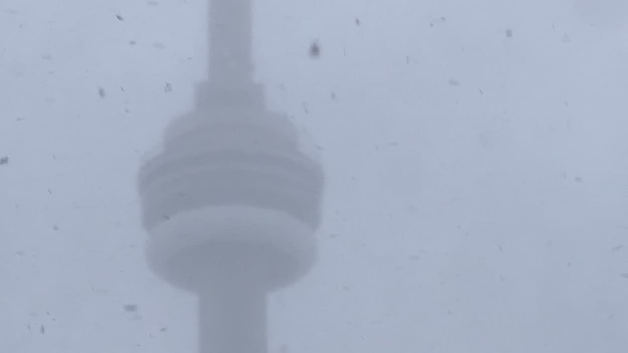 Tempête hivernale : jusqu’à 60 cm de neige attendus, les écoles fermées lundi