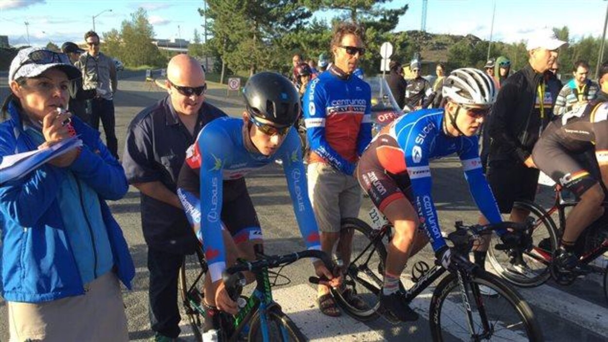 Sur la ligne de départ d'une épreuve du Tour de l'Abitibi Sur la ligne de départ d'une épreuve du Tour de l'Abitibi