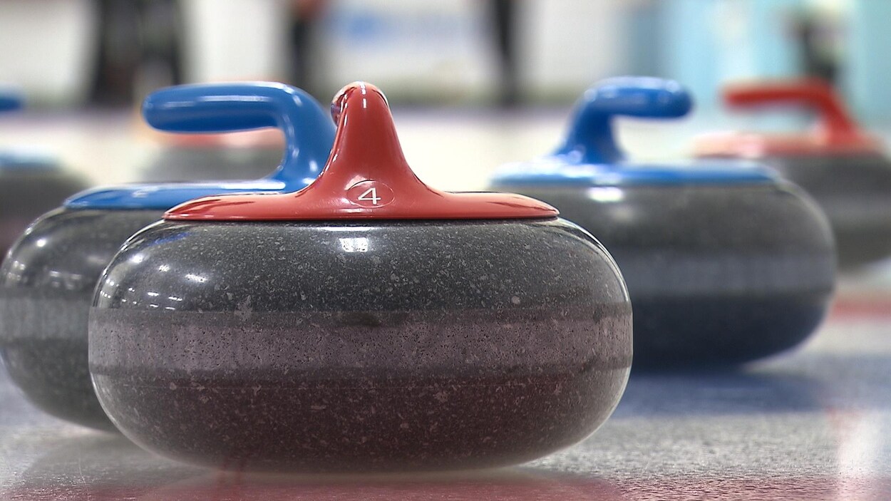 Un membre du club de curling Sutherland de Saskatoon a contracté la