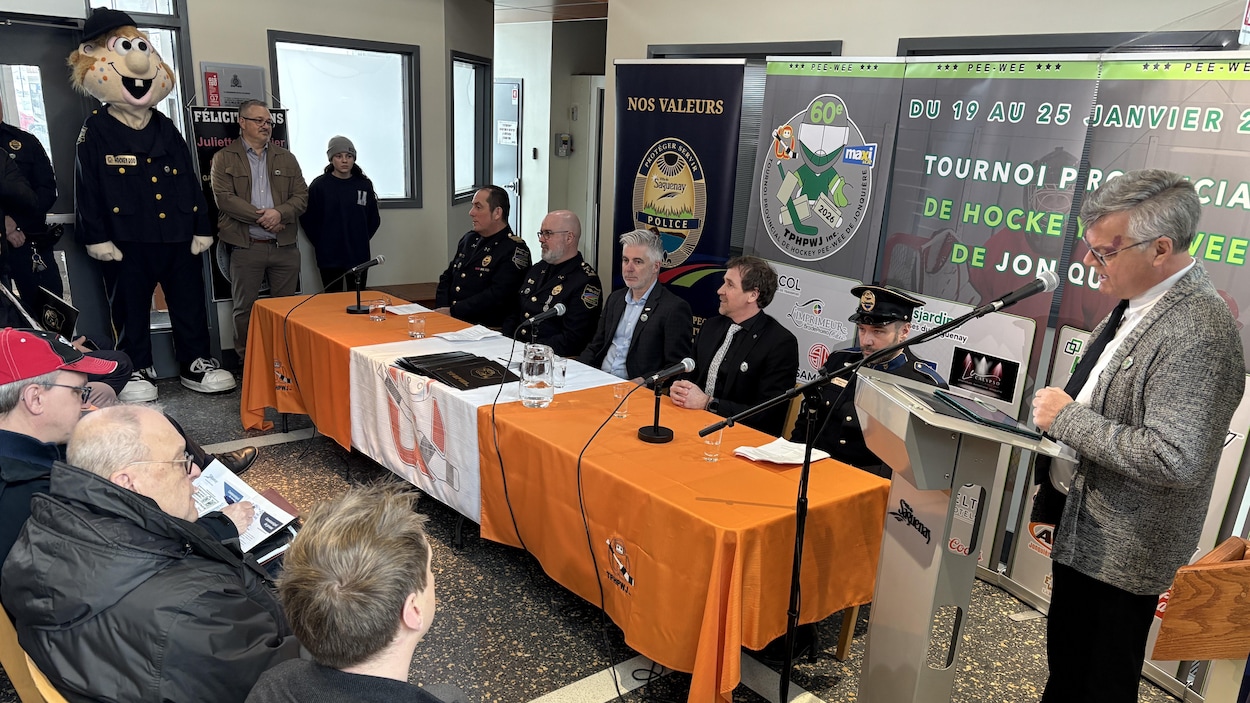 Le Service de police de Saguenay président d’honneur du 60e Tournoi pee-wee de Jonquière