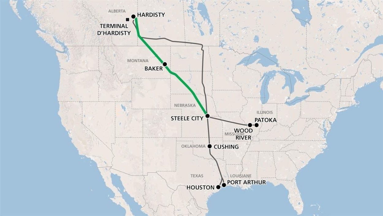 Une carte du Canada et des États-Unis. Une ligne verte relie Hardisty, en Alberta, à Steele City au Nebraska. Une ligne noire relie quant à elle Hardisty à Houston et Port Arthur au Texas.