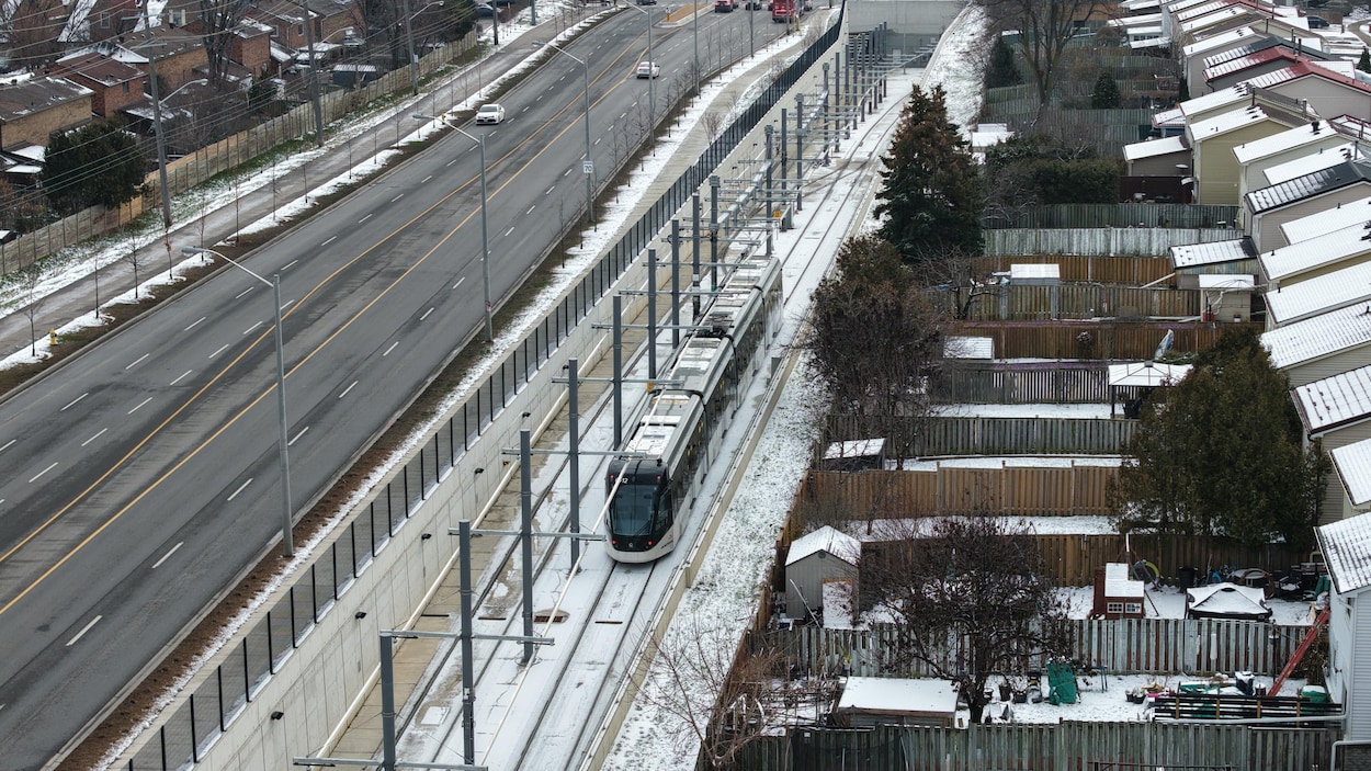 350 retards sur le train léger Finch Ouest au mois de décembre