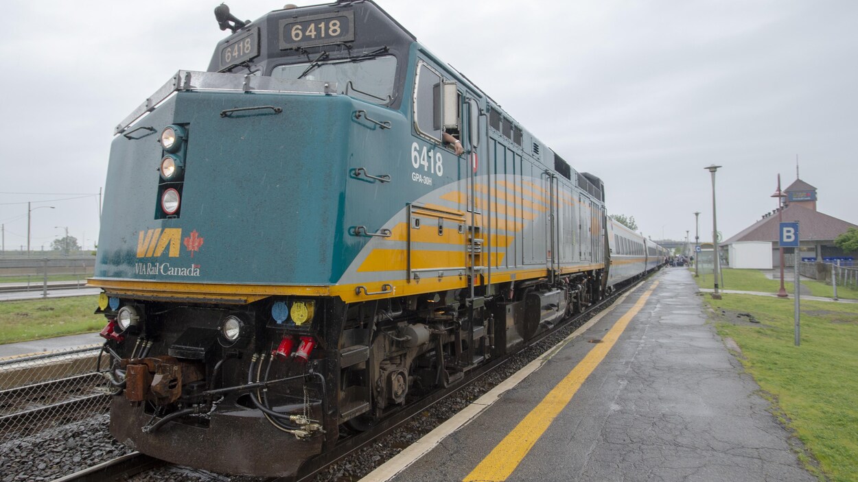 Un train de VIA Rail.