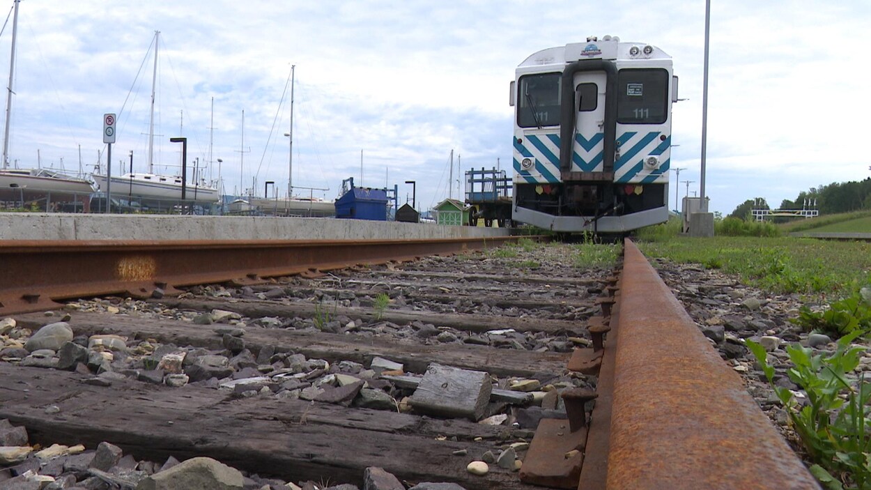 Le train touristique l'Amiral demeure en gare en raison du mauvais état du rail gaspésien