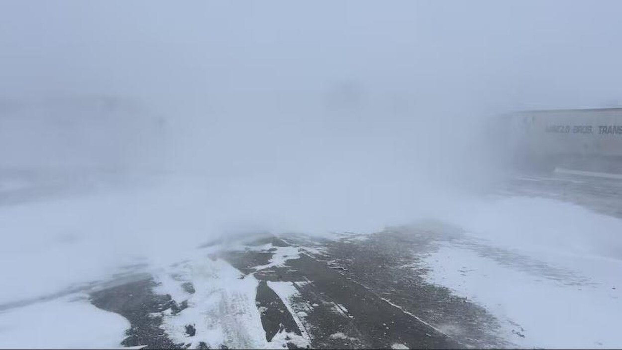 Une partie de la Transcanadienne fermée en raison de mauvaises conditions routières