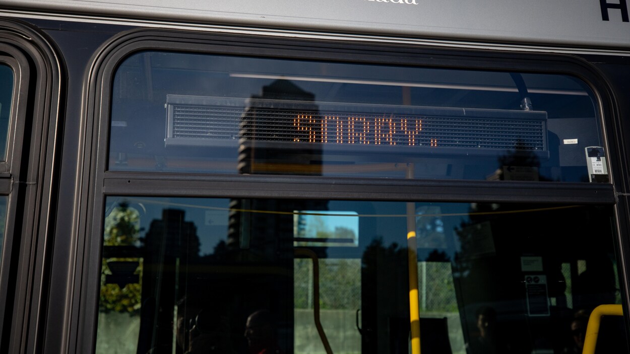 Le système de messagerie électronique d'un autobus de Translink dit « désolé ».