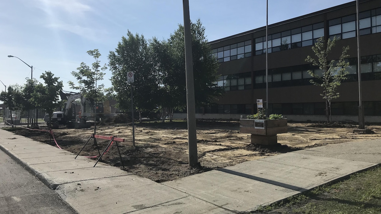 La Fonderie Horne effectue des travaux de décontamination du terrain avant de l’école Notre-Dame-de-Protection de Rouyn-Noranda.