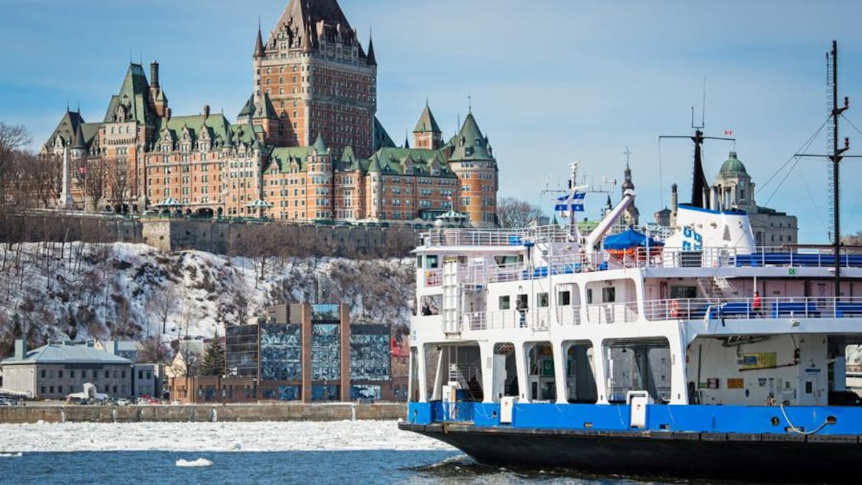 Le NM Alphonse-Desjardins effectue la navette entre Québec et Lévis.
