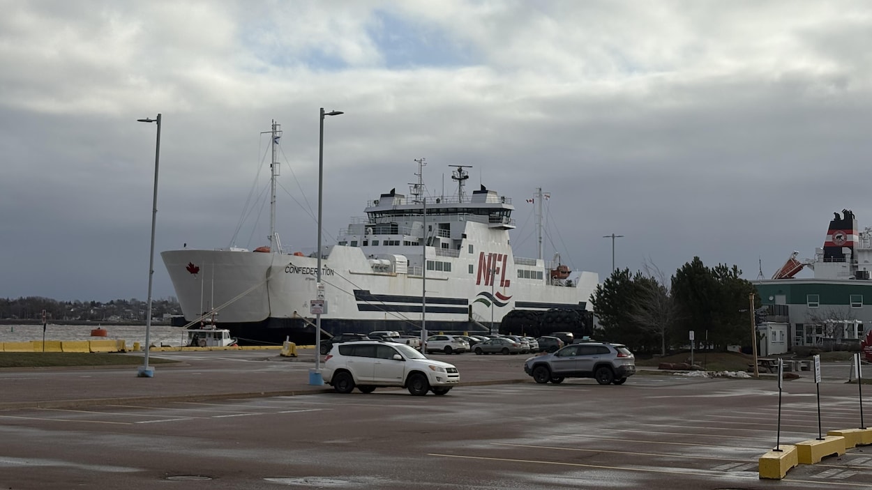 Fuite de liquide de refroidissement d’un traversier dans le port de Charlottetown