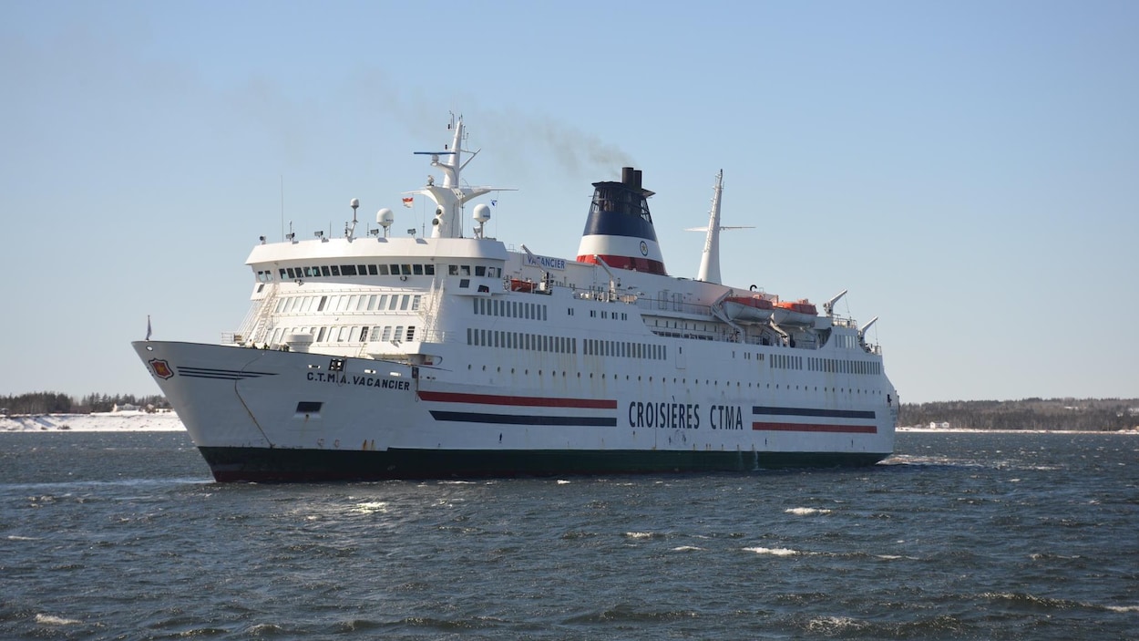 Le bateau CTMA Vacancier quelques secondes après son départ.