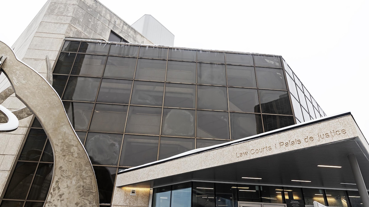 L’homme accusé d’avoir tué sa mère à l’adolescence s’entendait avec elle, dit la défense