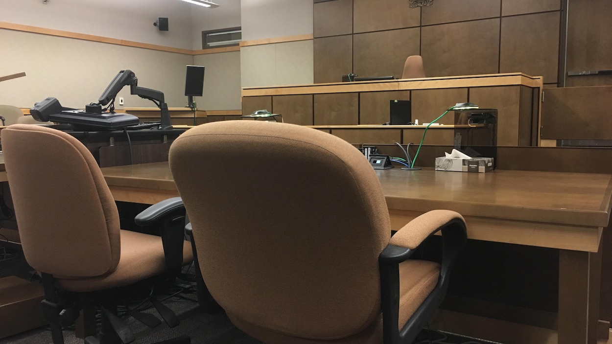 Une salle de cour Une salle de cour