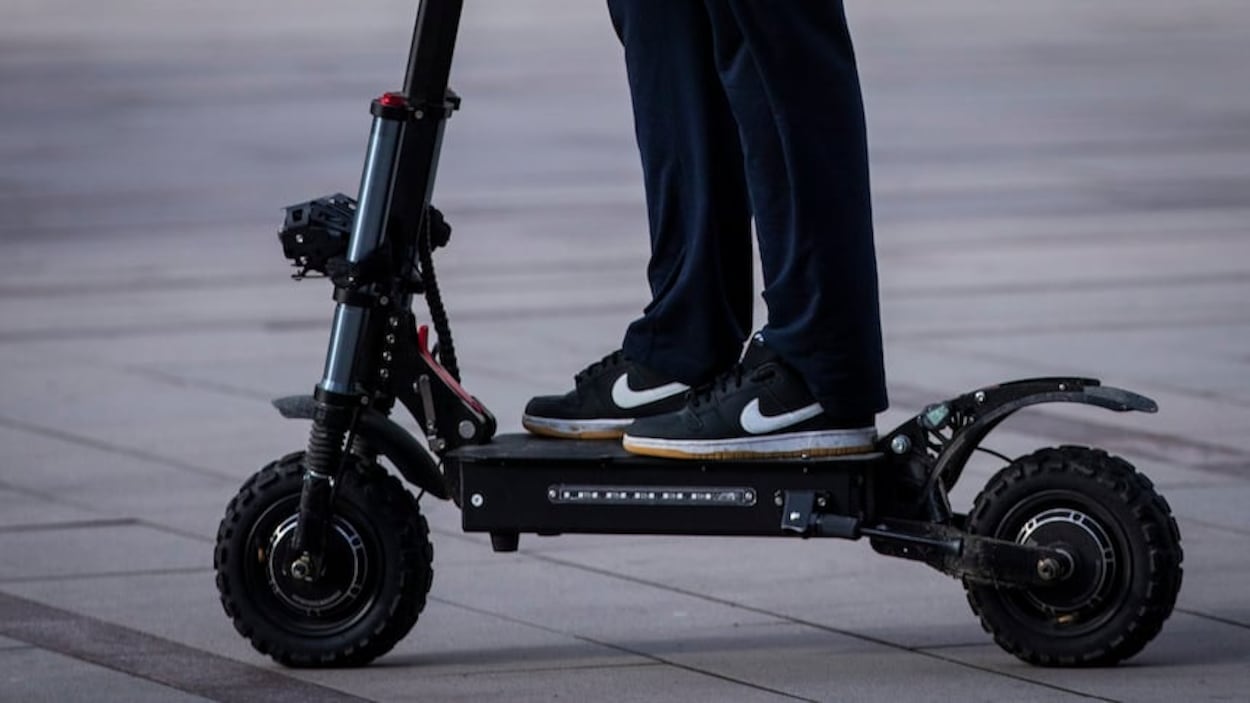 L’Alberta veut réglementer l’utilisation de véhicules de micromobilité électriques