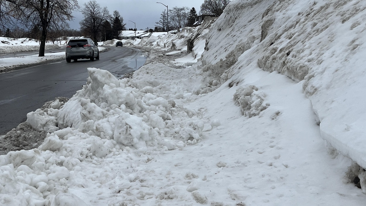 Le cocktail météo complique le déneigement à Saguenay