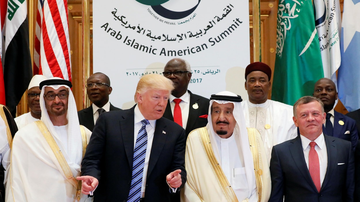 Portrait des dirigeants regroupés tout juste avant la photo officielle du sommet.