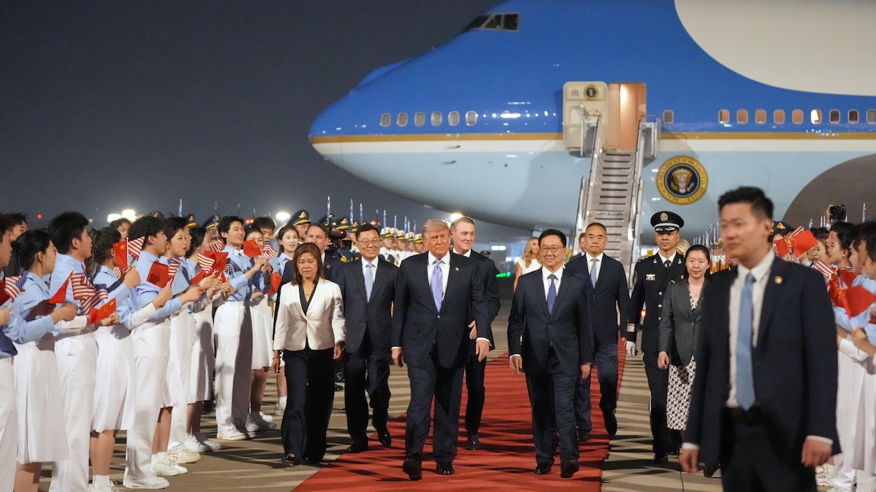 Trump arrive en Chine pour un sommet aux lourds enjeux