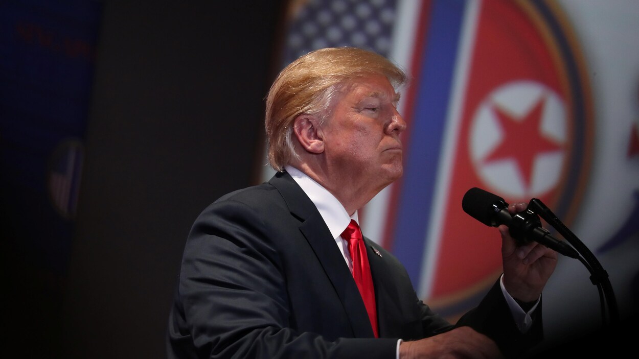 Donald Trump s'adresse aux médias. Donald Trump s'adresse aux médias.