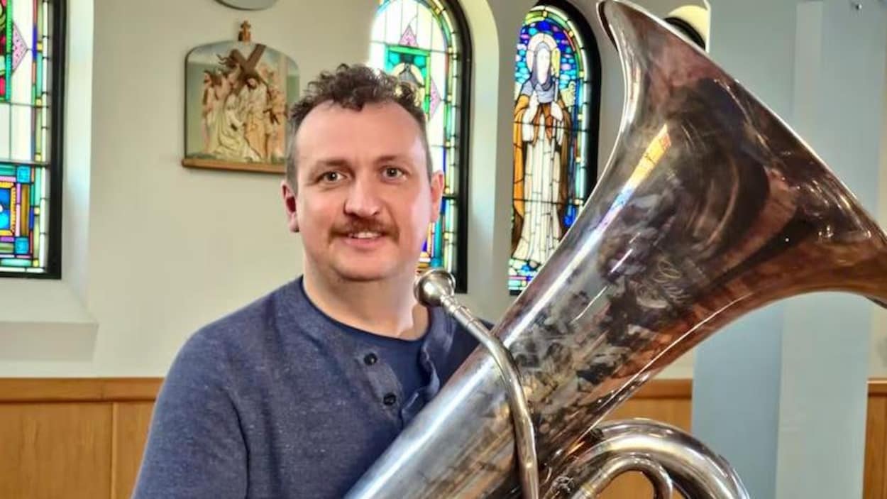 Six ans plus tard, un musicien retrouve son tuba volé à Saskatoon