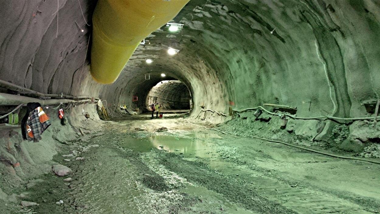 Construction du tunnel du train léger à Ottawa. Construction du tunnel du train léger à Ottawa.