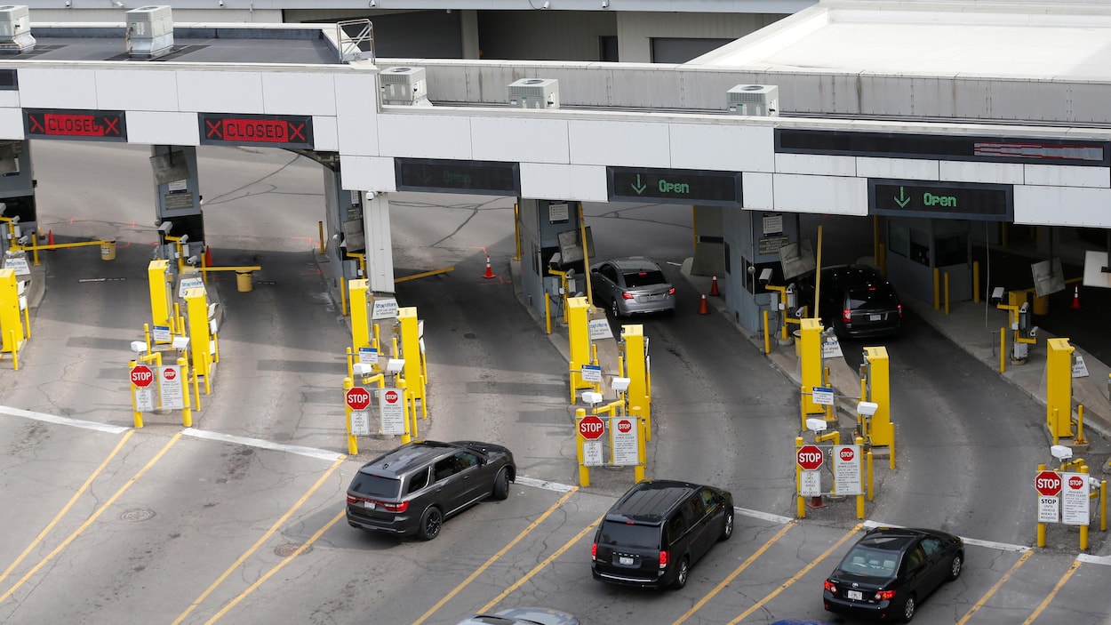 Le poste-frontière américain à l'entrée du tunnel reliant les villes de Windsor, en Ontario, et de Détroit, au Michigan.