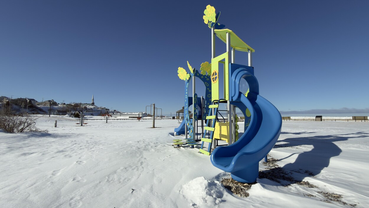 Tunnels dans la neige : un appel à la prudence aux parents