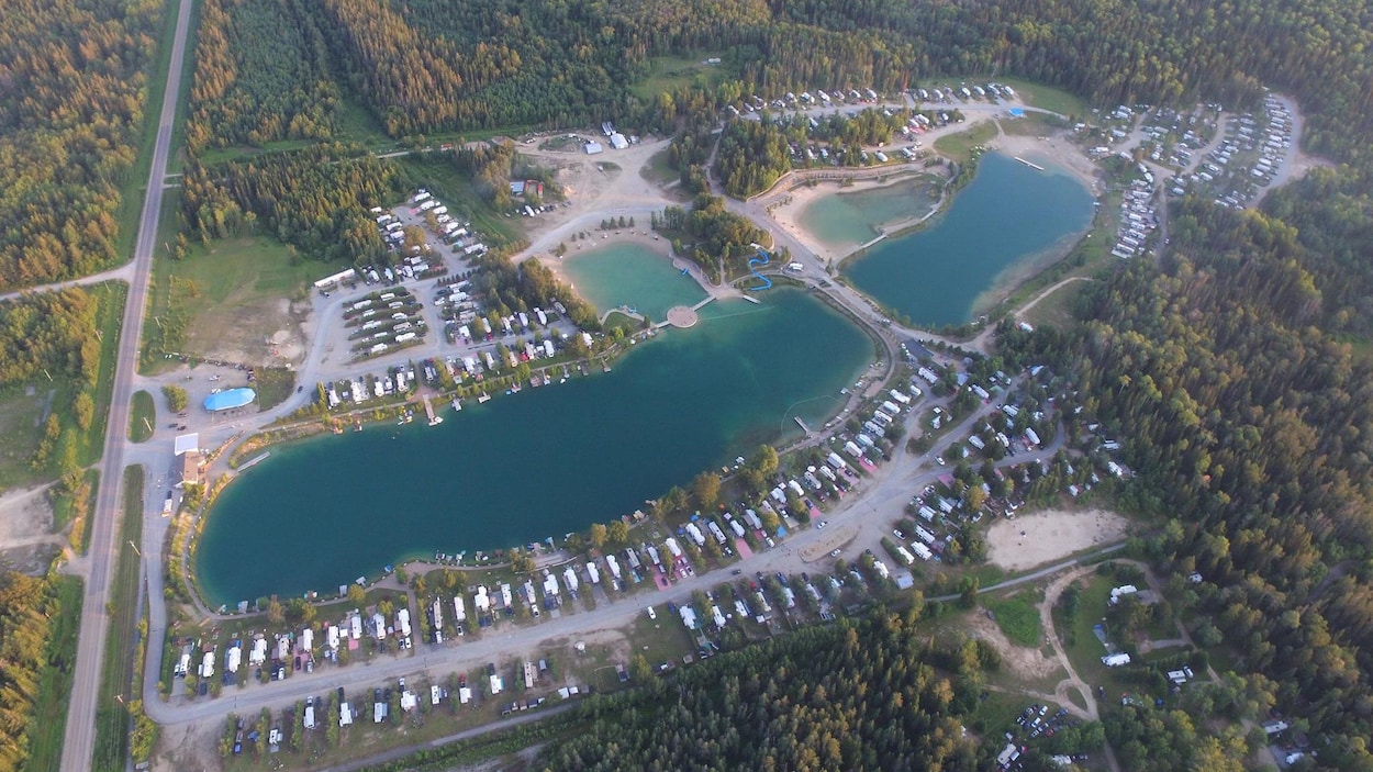Vue aérienne de Twin Lakes Camping.