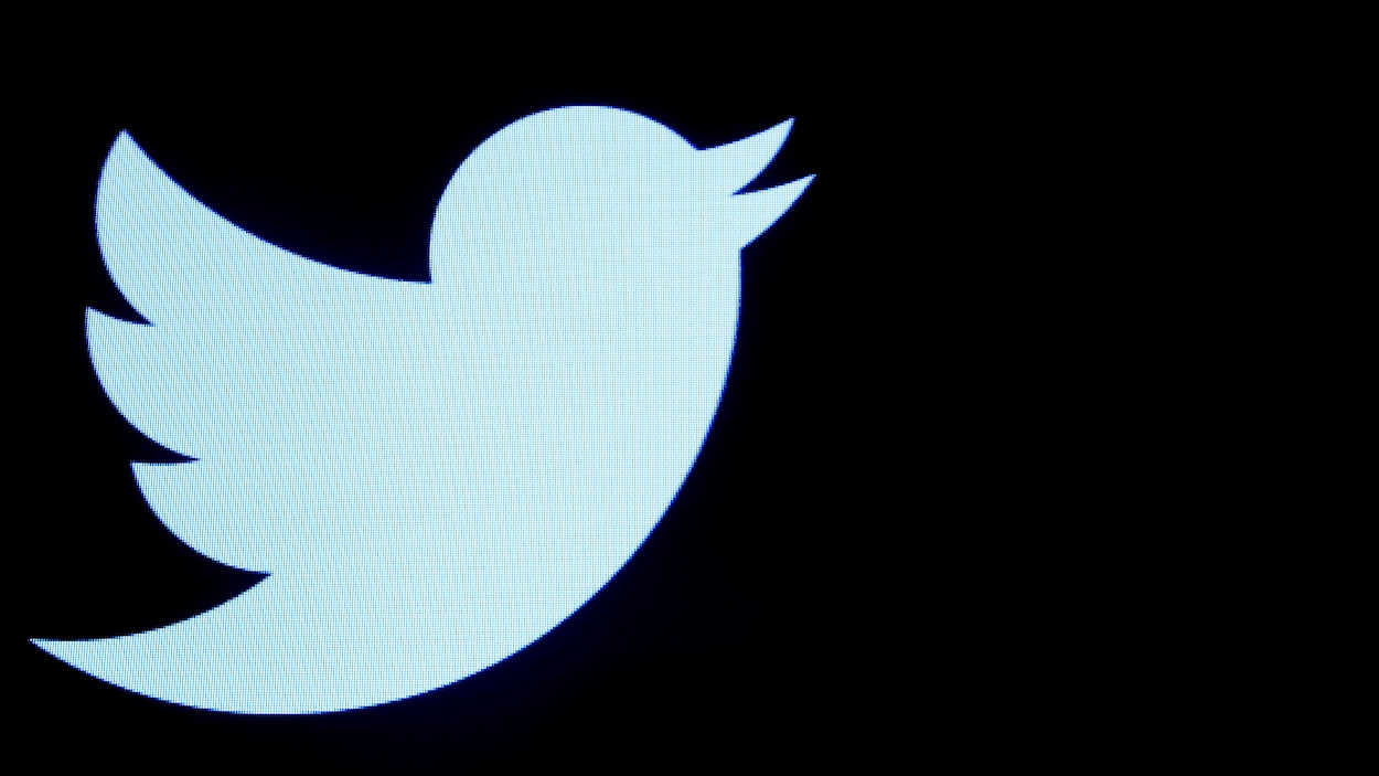 Twitter est aux prises avec un problème qui dépasse l'entreprise : les fausses nouvelles. Twitter est aux prises avec un problème qui dépasse l'entreprise : les fausses nouvelles.