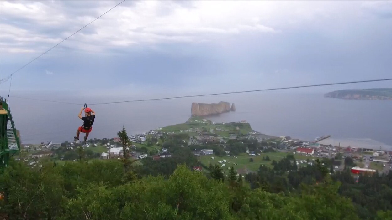 La tyrolienne du Geoparc à Percé La tyrolienne du Geoparc à Percé