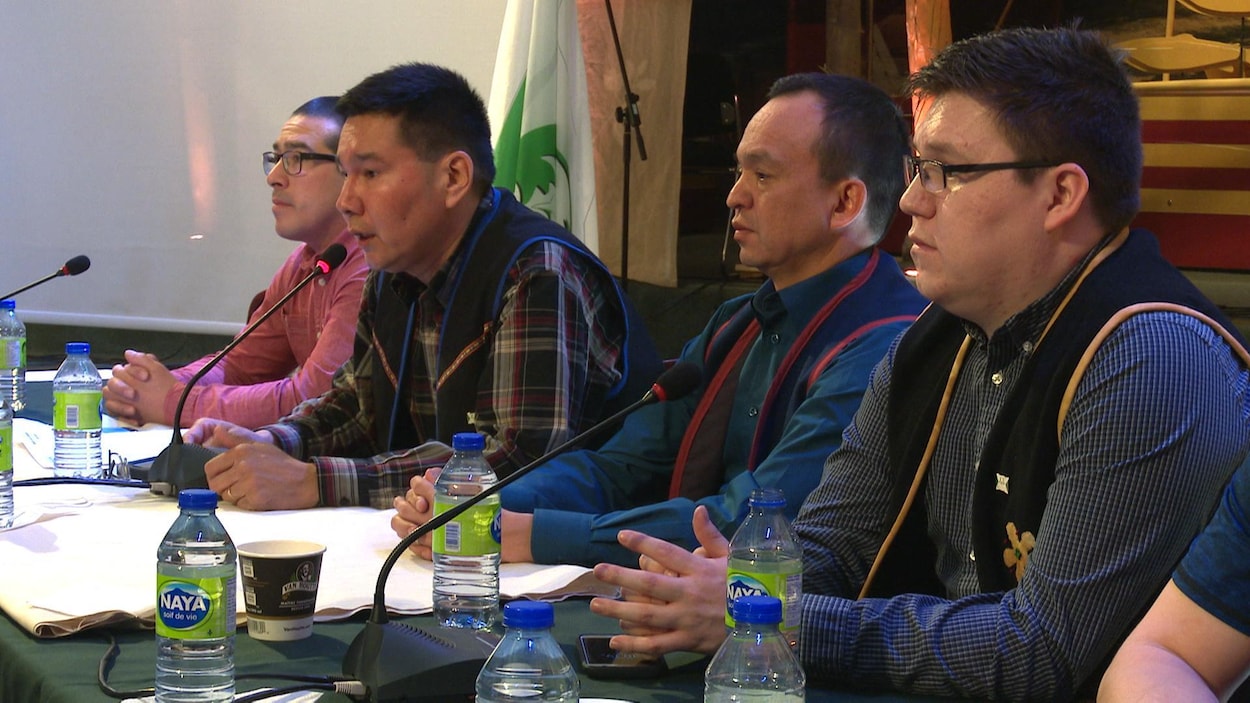 Les membres du comité de révision du code électoral de Uashat-Maliotenam