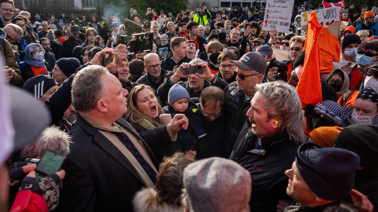 Arrestation et expulsions après la présence de OneBC à l’UBC