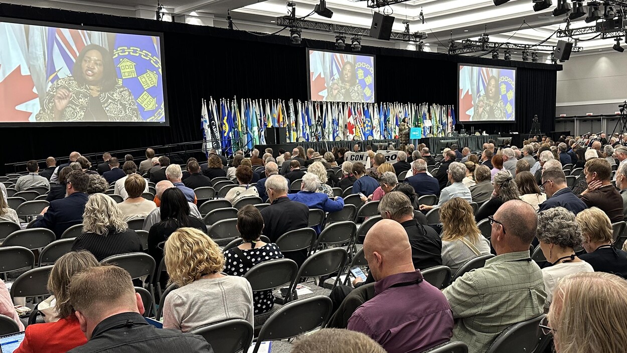 Des régulations provinciales ralentissent les constructions, dénonce l’UBCM