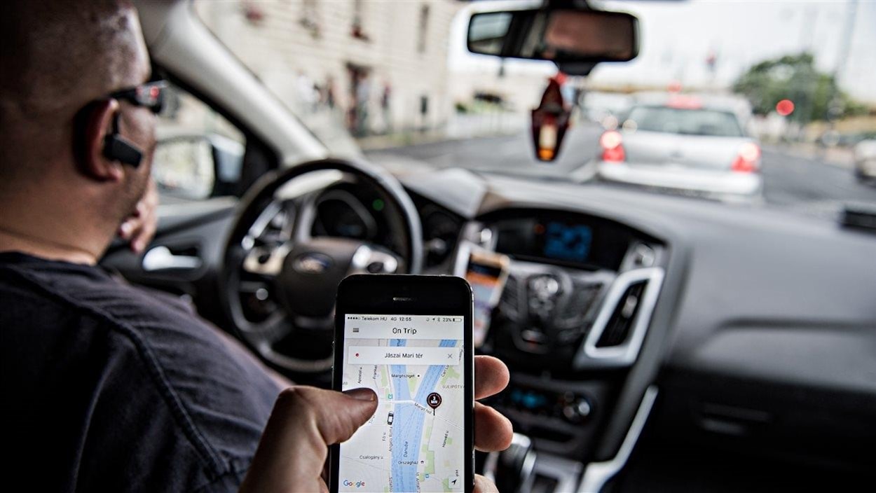 Les services de transport de type Uber sont accusés de mener une concurrence déloyale aux services de taxi traditionnels. Les services de transport de type Uber sont accusés de mener une concurrence déloyale aux services de taxi traditionnels.