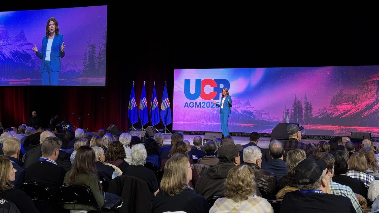 Danielle Smith défend son entente avec Ottawa au congrès du Parti conservateur uni