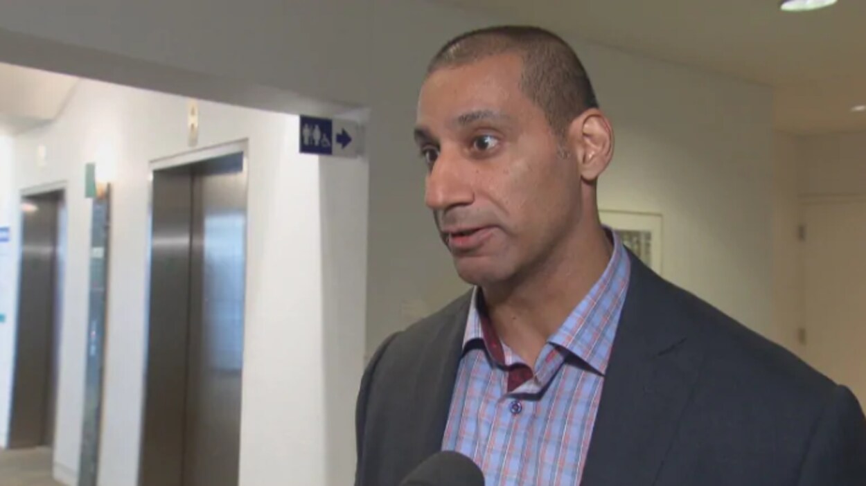 Uday Jaswal en entrevue avec un médias.