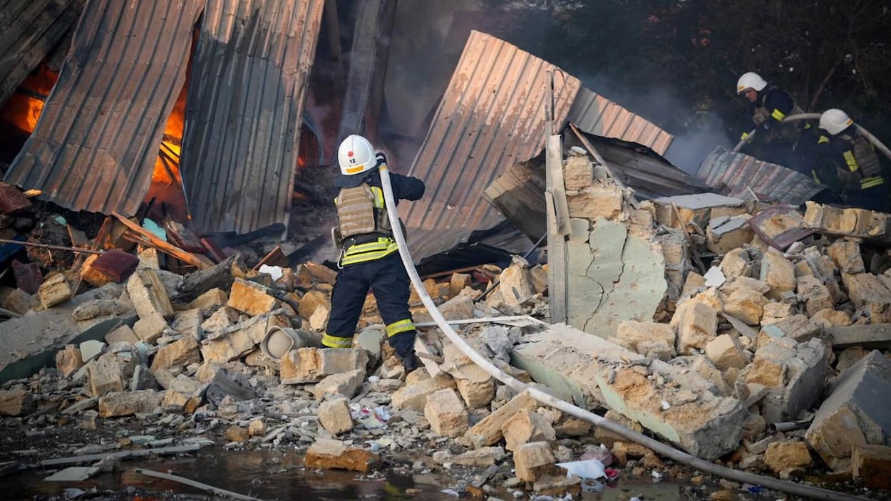 Dix morts en Ukraine et en Russie dans une série de frappes