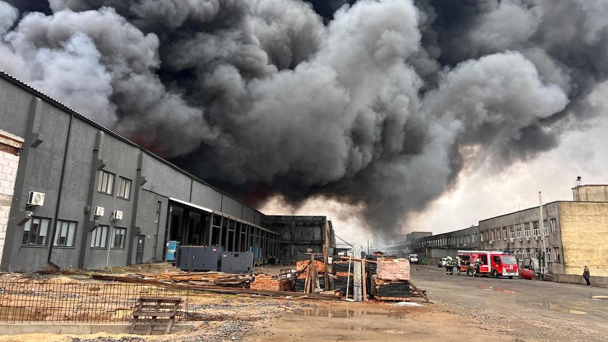 Une vaste attaque russe sur l’Ukraine en plein jour fait au moins cinq morts