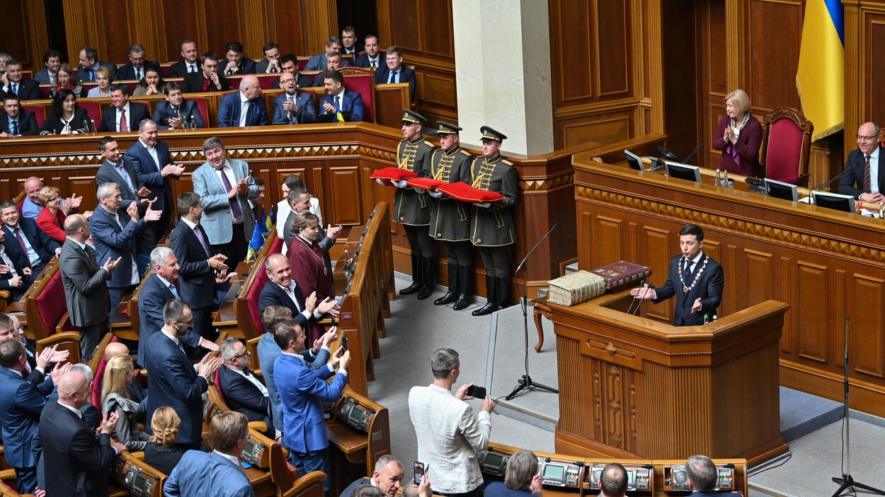 Le nouveau président ukrainien s'exprime devant l'assemblée législative.