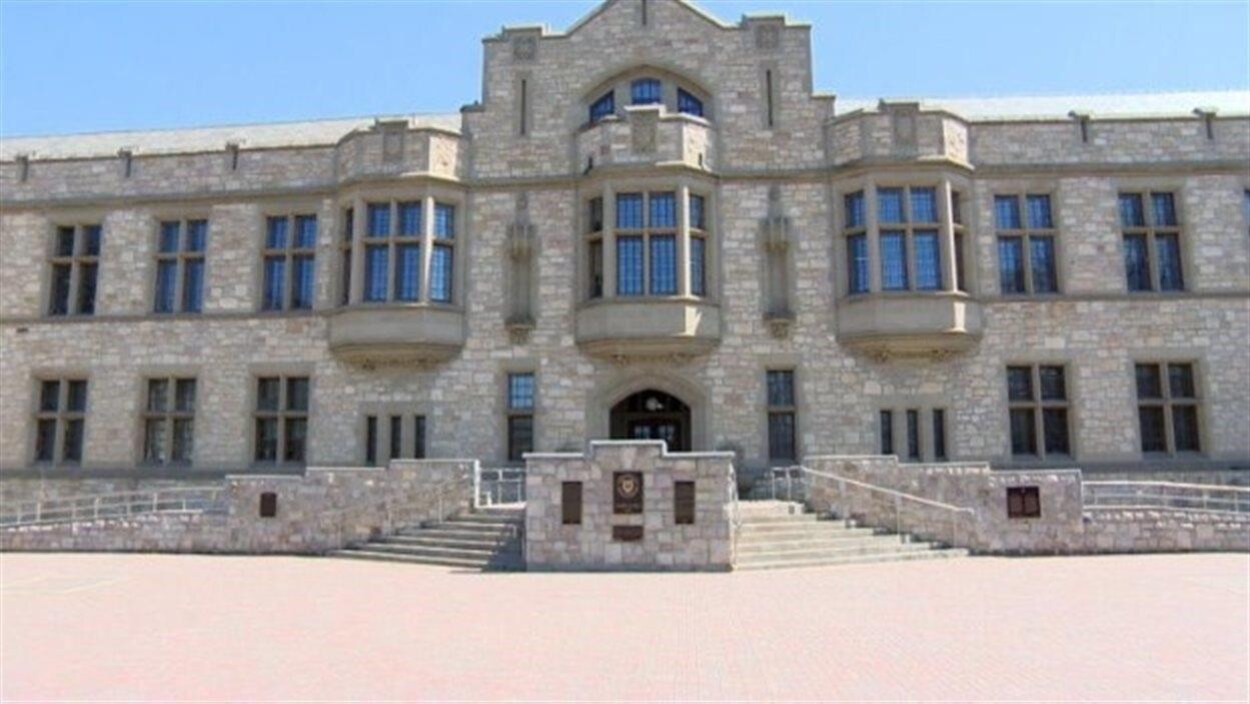 Plan large de l'édifice principal de l'Université de la Saskatchewan à Saskatoon.