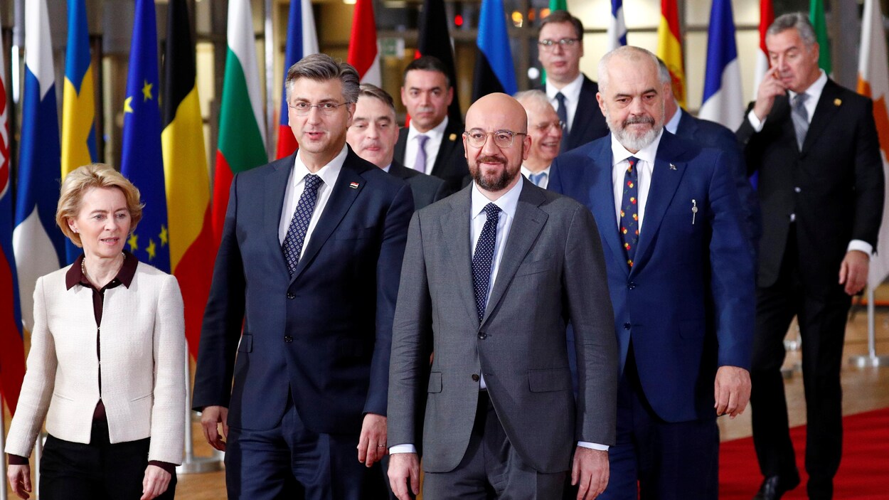 La présidente de la Commission européenne, Ursula von der Leyen, le premier ministre de la Croatie Plenkovic, le président du Conseil européen Charles Michel et le premier ministre de l'Albanie Edi Rama arrivent à l’événement.