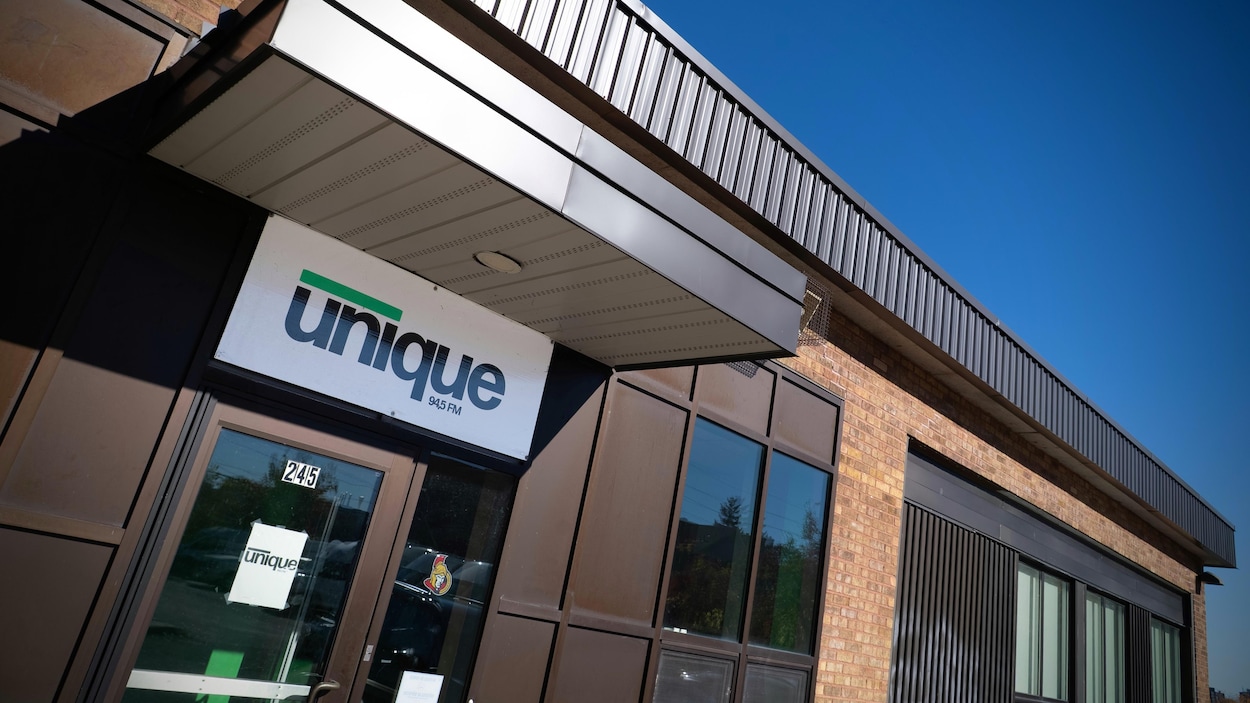 Un ex-collaborateur poursuit Unique FM pour plus de 814 000 $