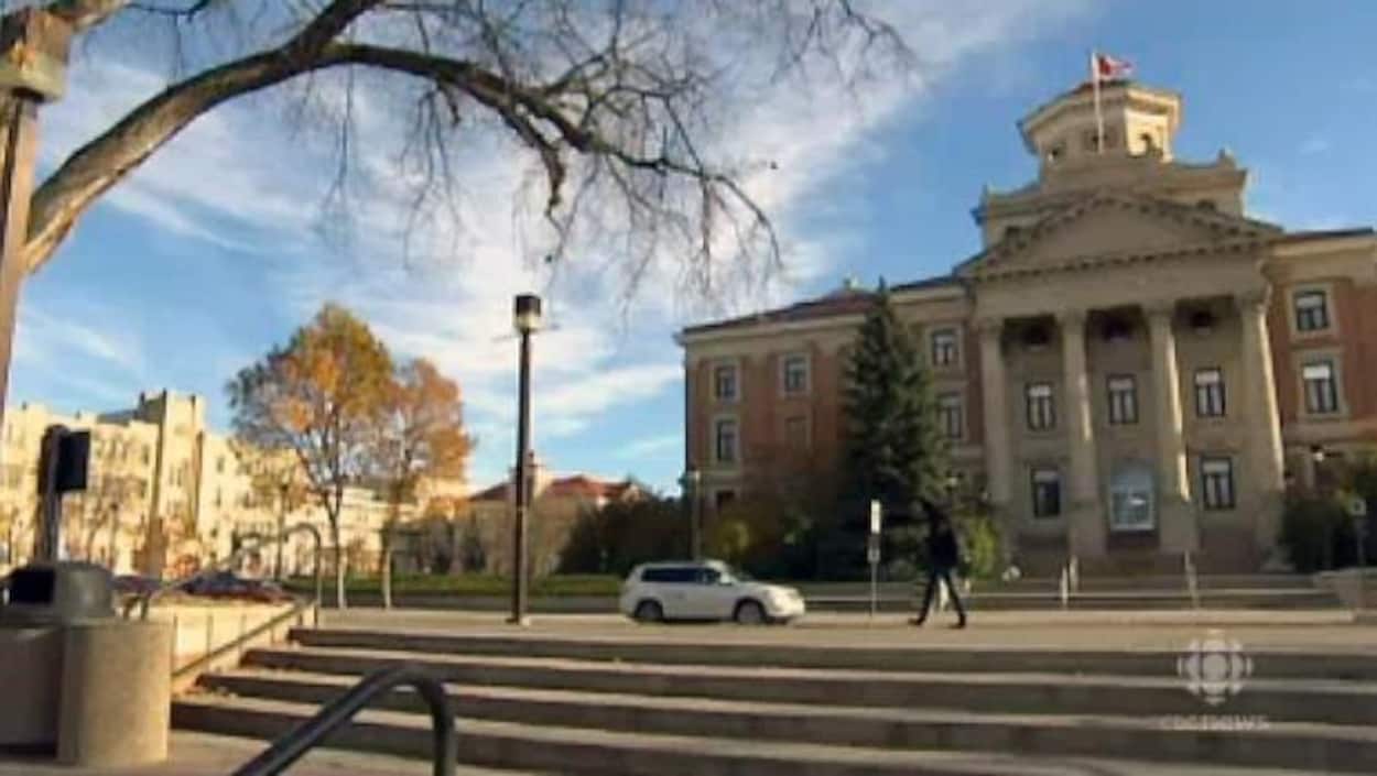 La façade d'un des édifices de l'Université du Manitoba. La façade d'un des édifices de l'Université du Manitoba.