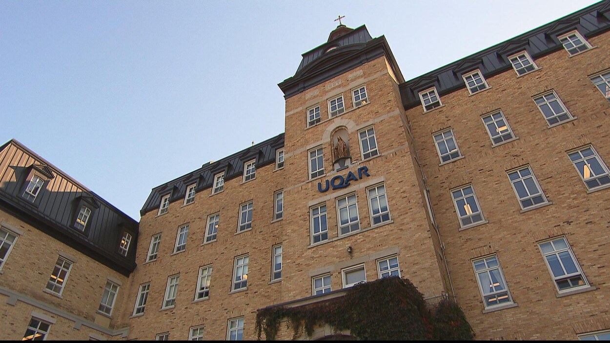 Façade de l'Université du Québec à Rimouski.