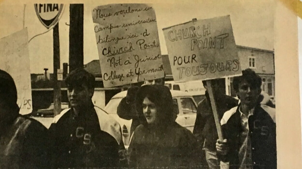 Une photo d'époque où l'on voit les manifestants.