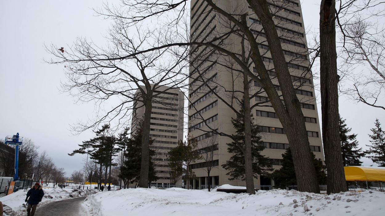 Les pavillons des sciences de l'éducation et Félix-Antoine-Savard sur le campus de l'Université Laval.