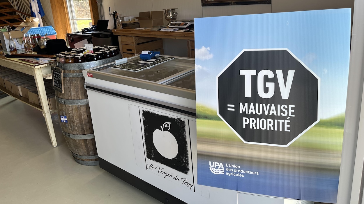 Des agriculteurs de Portneuf demandent « l’arrêt immédiat » du projet de TGV