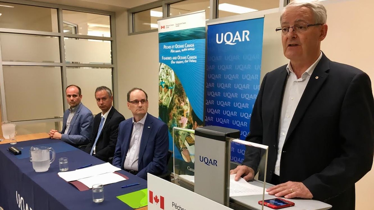 Le ministre fédéral des Transports, Marc Garneau, était de passage à l'UQAR mercredi pour faire plusieurs annonces. Le ministre fédéral des Transports, Marc Garneau, était de passage à l'UQAR mercredi pour faire plusieurs annonces.